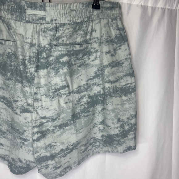 Athleta Farallon Shorts Women’s 2X Camo Elastic Waist Drawstring Athletic Sport - Picture 7 of 11